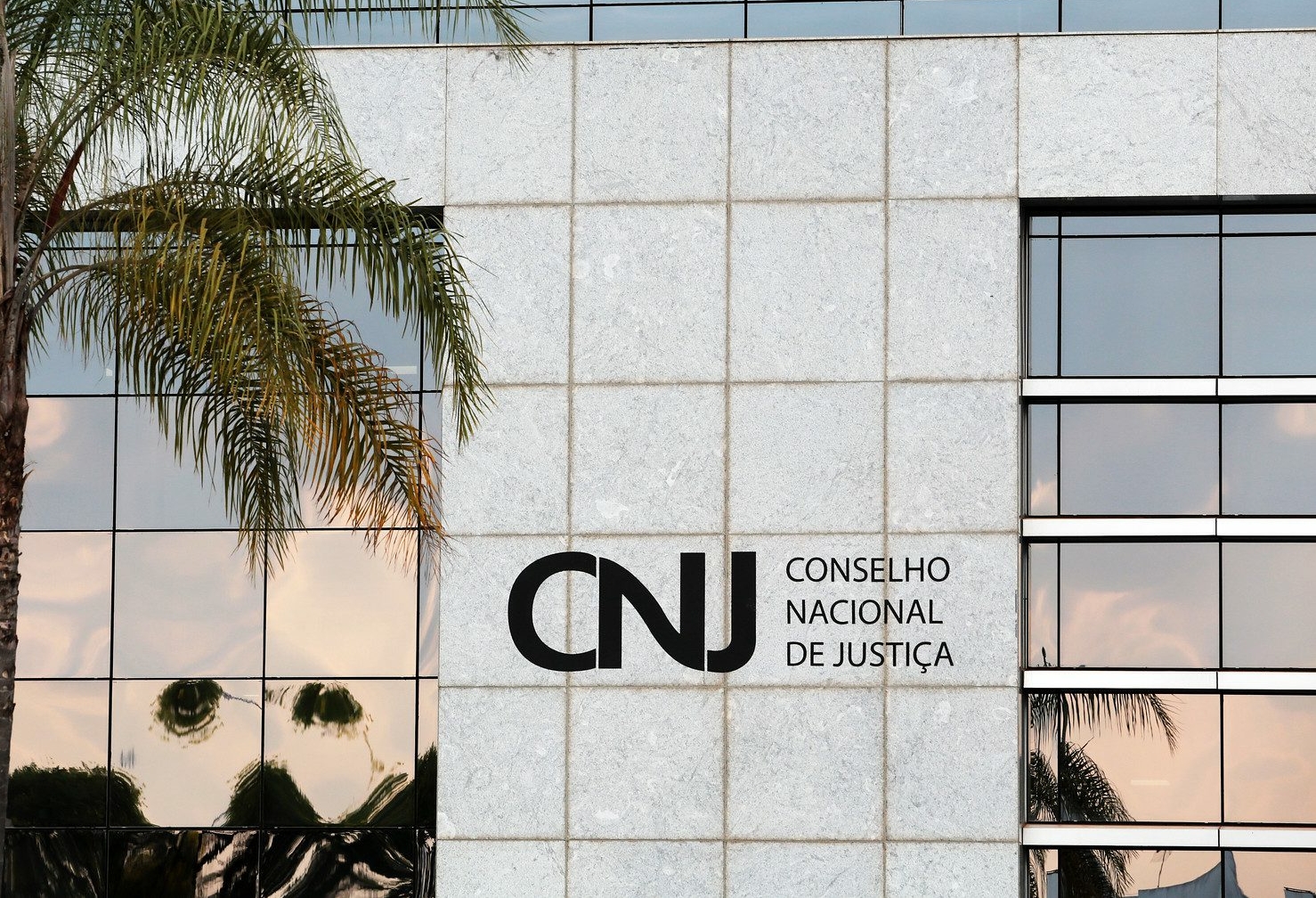 Violência processual de gênero: quando o processo fere