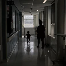 Entre tribunais e hospitais: o descompasso do acesso à saúde