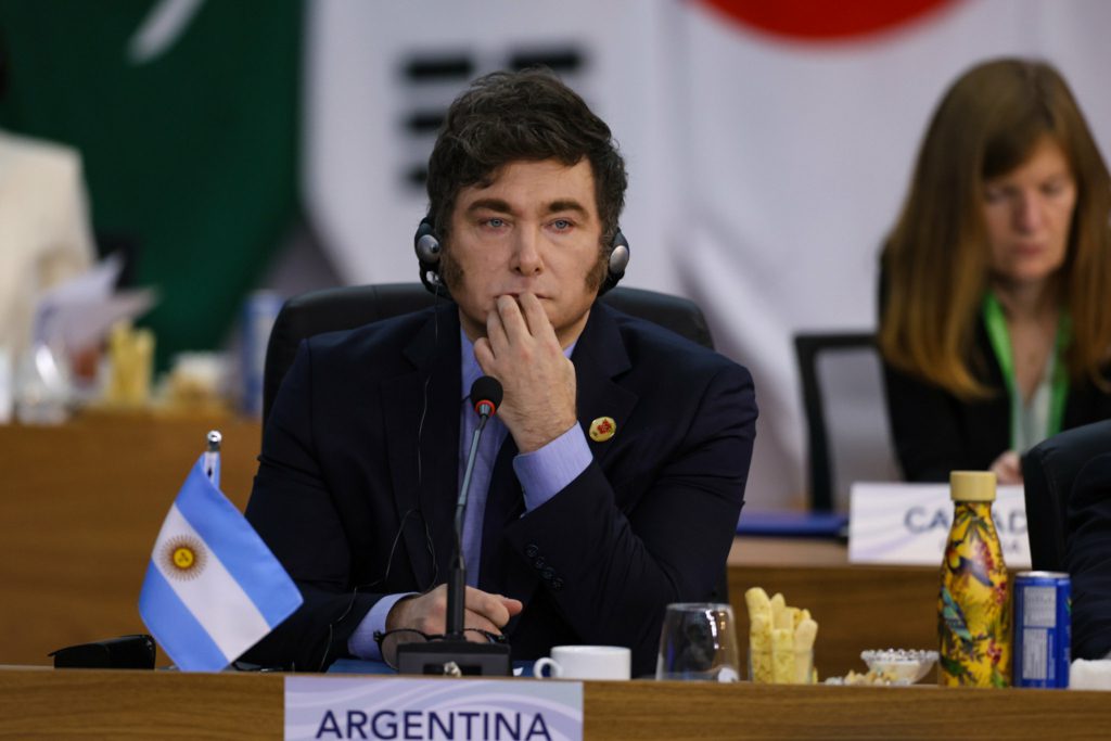 Até segunda ordem, governo Lula descarta retirar embaixador argentino do Brasil