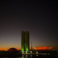 Parlamento desqualificado abre espaço para privilégios e avanço corporativista