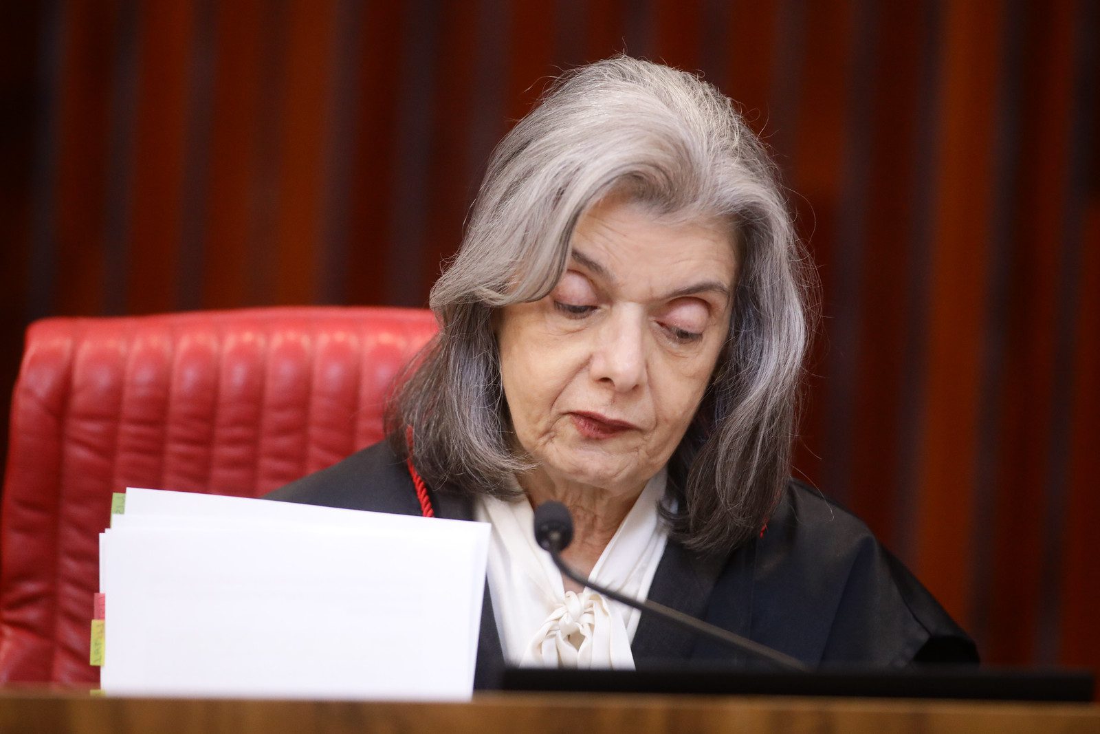 Cármen Lúcia rejeita ação contra decisão que deu a servidores do RS auxílio-refeição nas férias