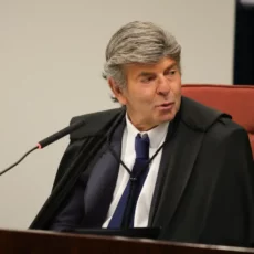 Divergência ampla de Fux anima bolsonaristas, mas não muda tendência do STF