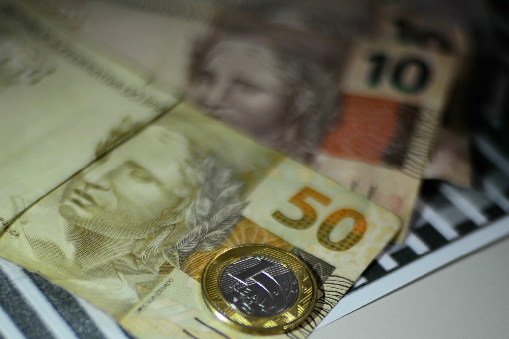 stj pis cofins selic recolhimentos compulsórios instituições financeiras