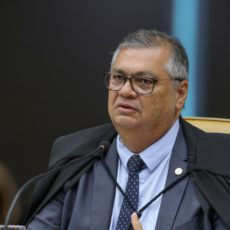 Dino autoriza inquérito para apurar irregularidades na pandemia de Covid-19