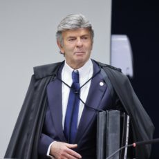 Luiz Fux aponta ‘incompetência absoluta’ do STF no julgamento de Bolsonaro