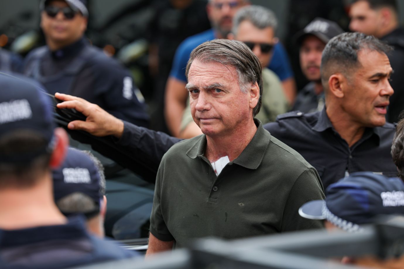Bolsonaro passa mal e terá que comunicar STF em 24 horas sobre estado de saúde
