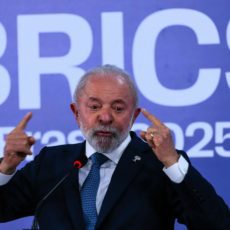 Com julgamento de Bolsonaro em curso, Lula comanda cúpula sobre conjuntura internacional