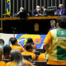 Câmara aprova mudança em previdência de agentes de saúde