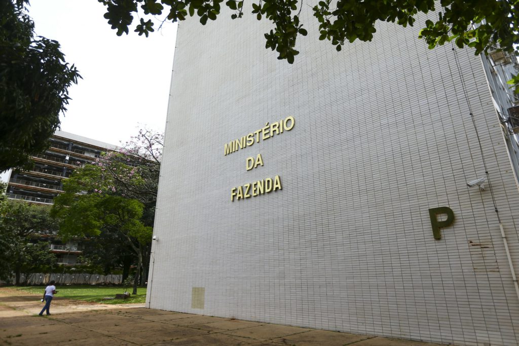 Fazenda se recusa a organizar reunião com DF e bancos sobre BRB