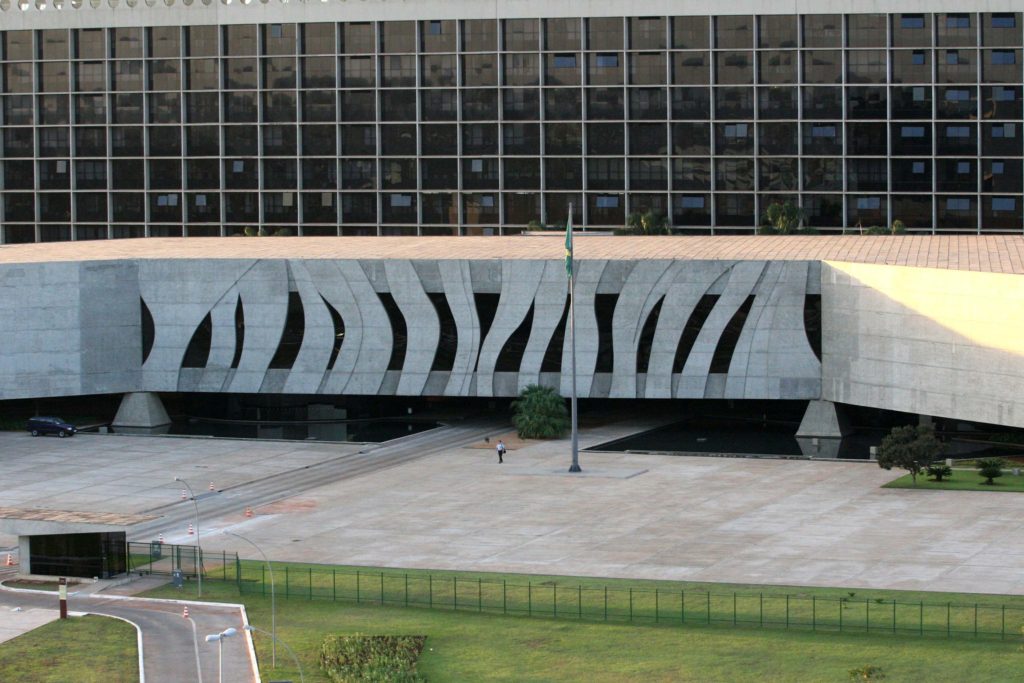 O filtro de relevância e ausência de recurso