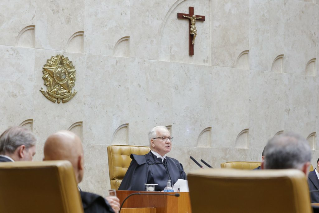 Fachin precisa pôr ordem na casa - QTU Questões do Universo