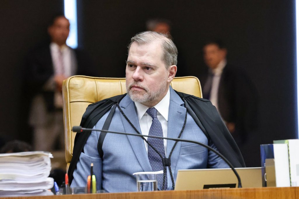 Advogado é repreendido por chamar ministros pelo nome e dizer que Toffoli ‘se retirou’ do plenário