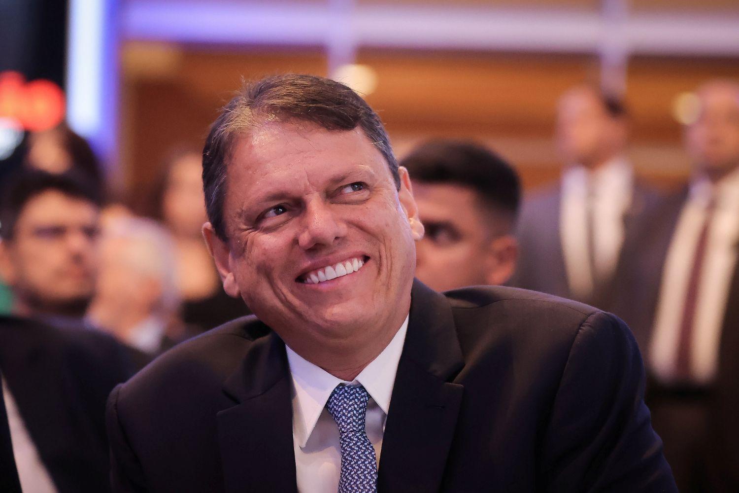 Imagem ilustrativa sobre Tarcísio enfrenta protesto de metalúrgicos em Osasco e vê base política quase dobrar na Alesp