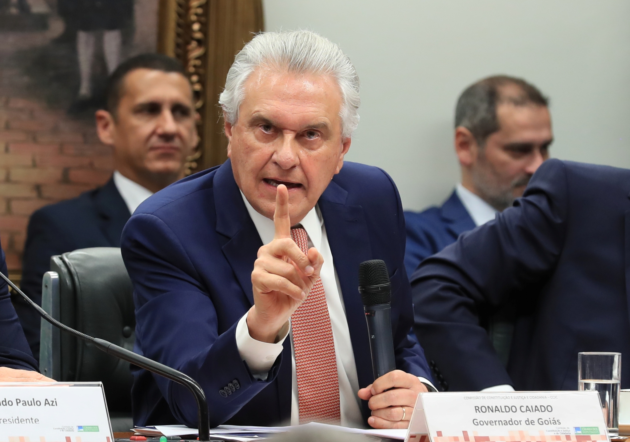 Caiado enterra 'terceira via' e acirra disputa entre Lula e Flávio pelo  eleitor de centro