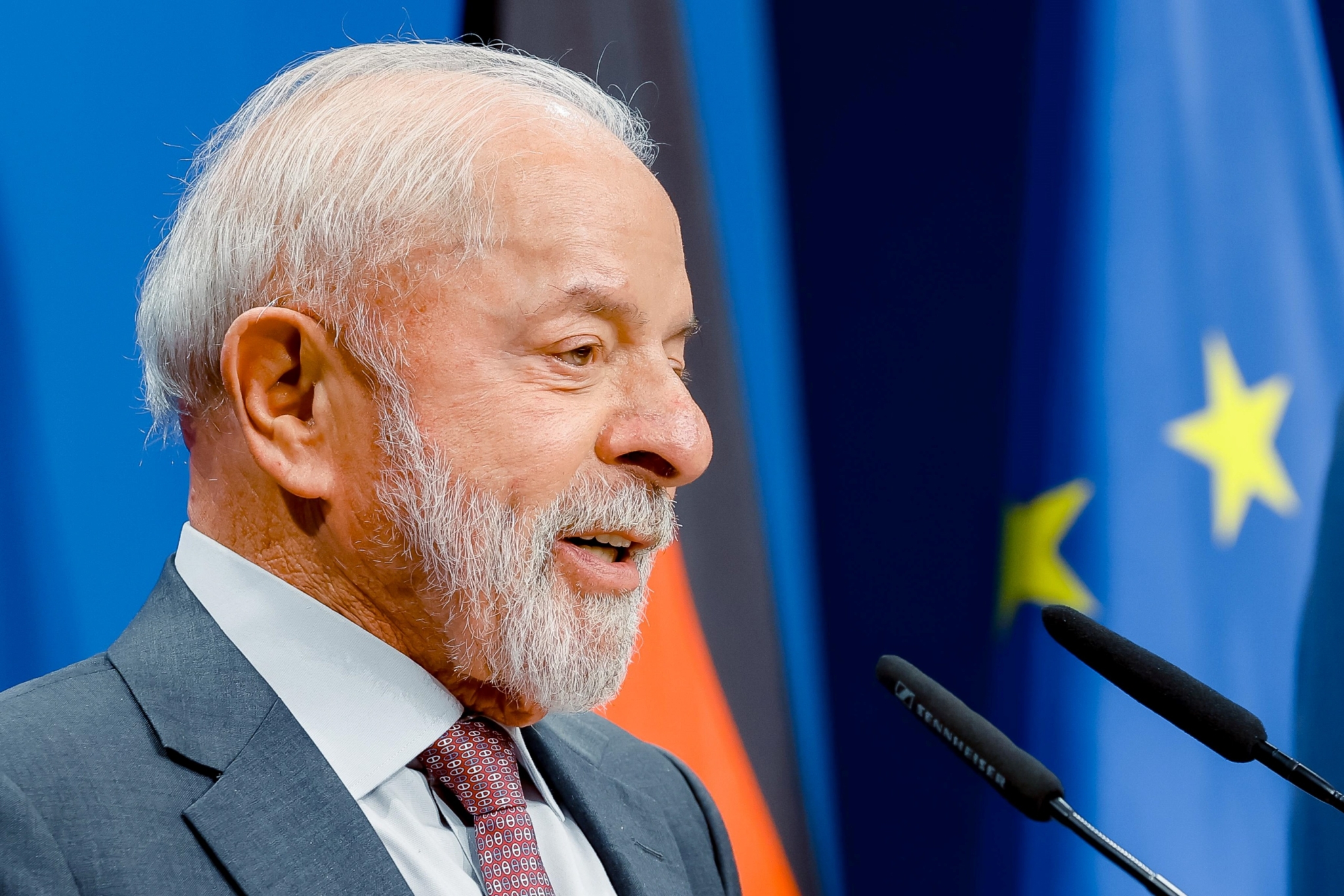 Lula é aprovado por 49% e desaprovado por 48%, diz Indexa