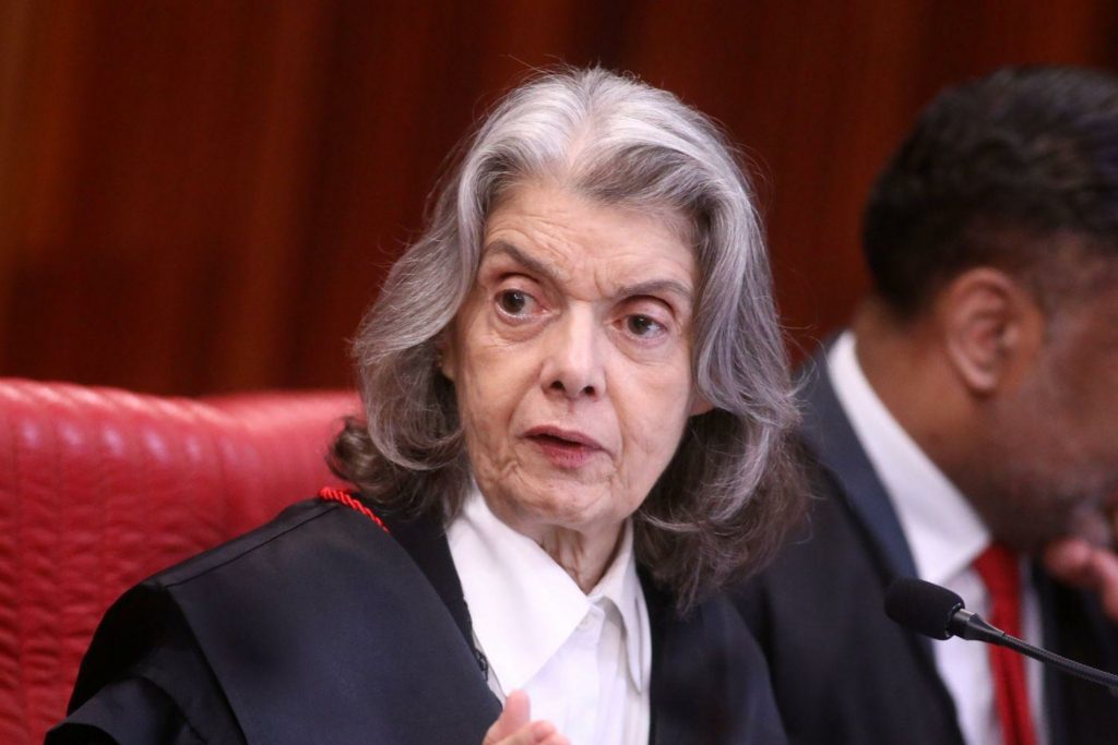 Cármen Lúcia rejeita ação sobre idade mínima para candidatos nas eleições 2026