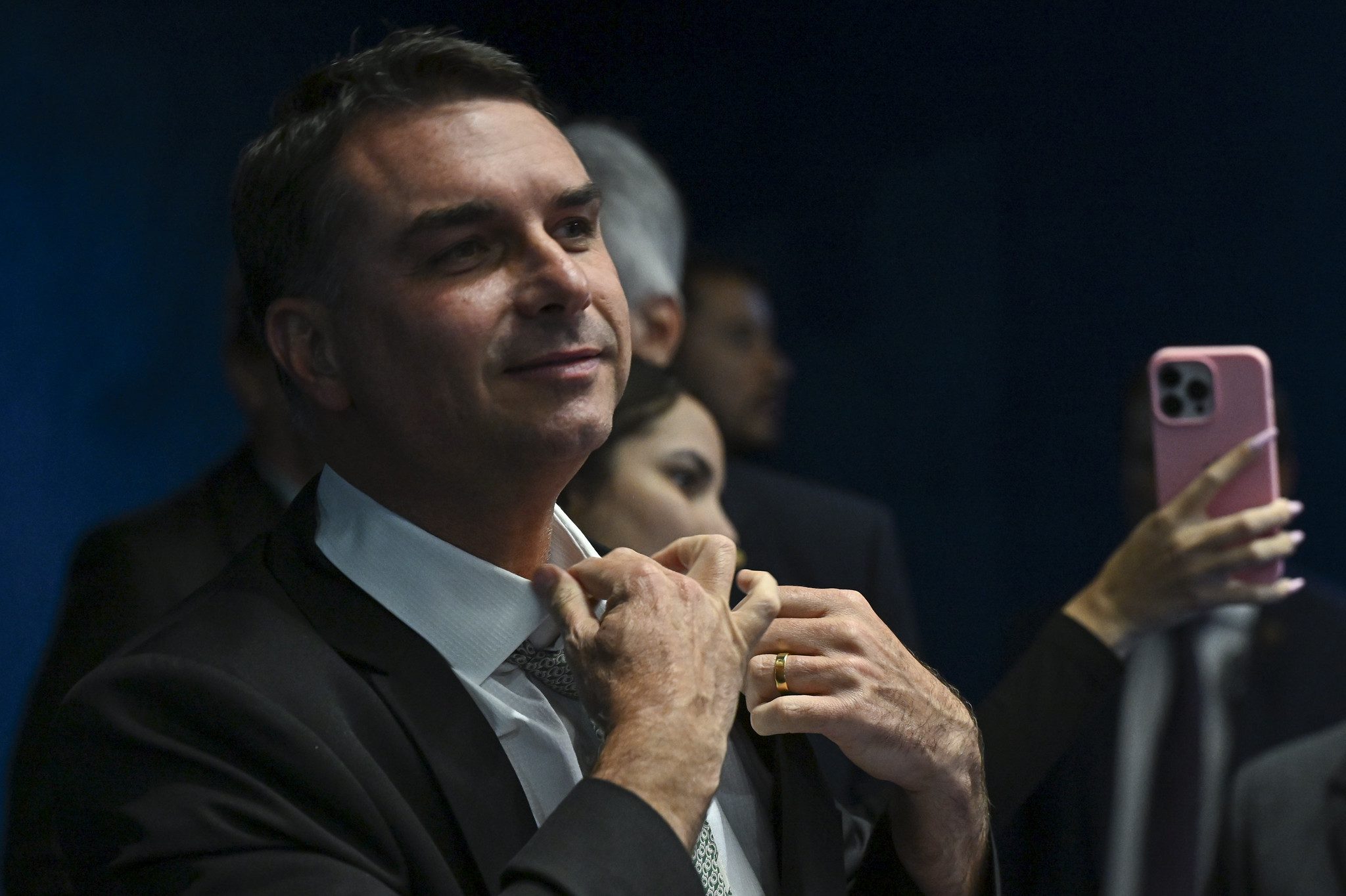 Flávio Bolsonaro diz que derrota de Messias é sinal de que 'governo Lula  acabou'