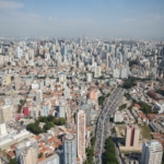 Obras atrasadas, custos invisíveis e a crise de planejamento no setor público de SP