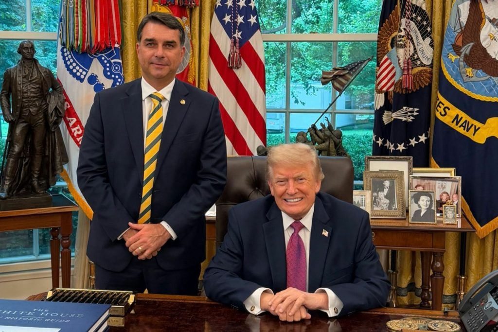 JOTA Principal: Flávio Bolsonaro encontra Trump, mas operação contra aliado Castro mantém Master na pauta