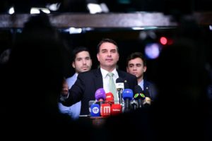 Crítica ao STF mobiliza estratégia de campanha dos presidenciáveis da direita