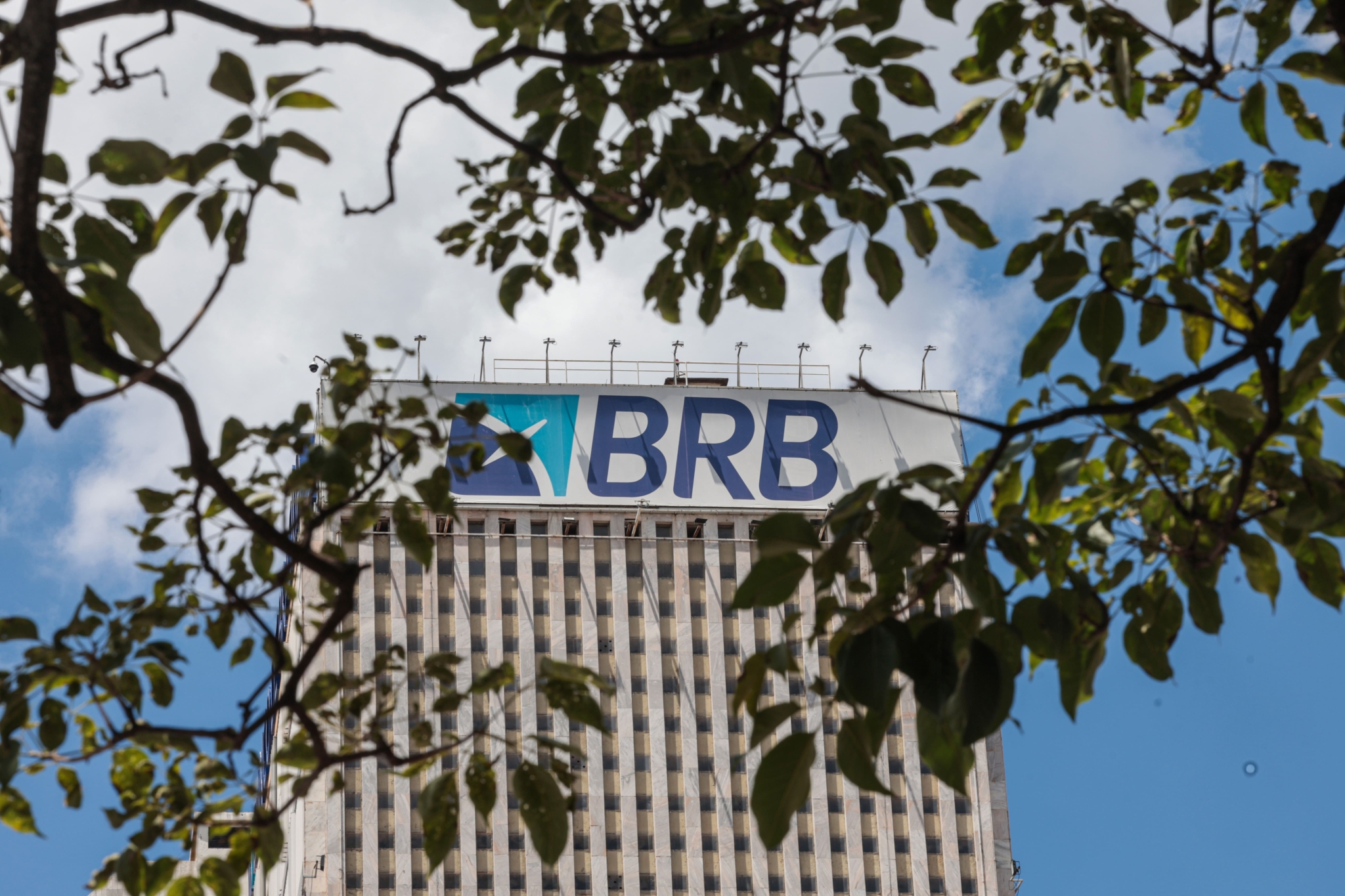 STJ reduz multas a condenados por improbidade envolvendo fraudes em contratos com BRB