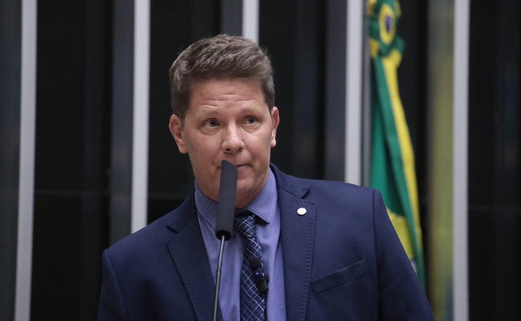 Dark Horse: PF faz operação sobre desvios de emendas e mira em Mario Frias; emenda parlamentar filme Bolsonaro