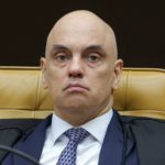 Moraes devolve investigação sobre Flávio para presidência do STF escolher relator
