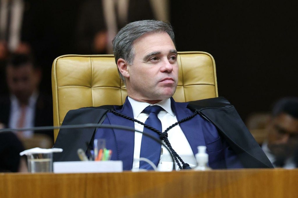 JOTA Principal: Diálogos entre Flávio Bolsonaro e Vorcaro causam terremoto em Brasília 1