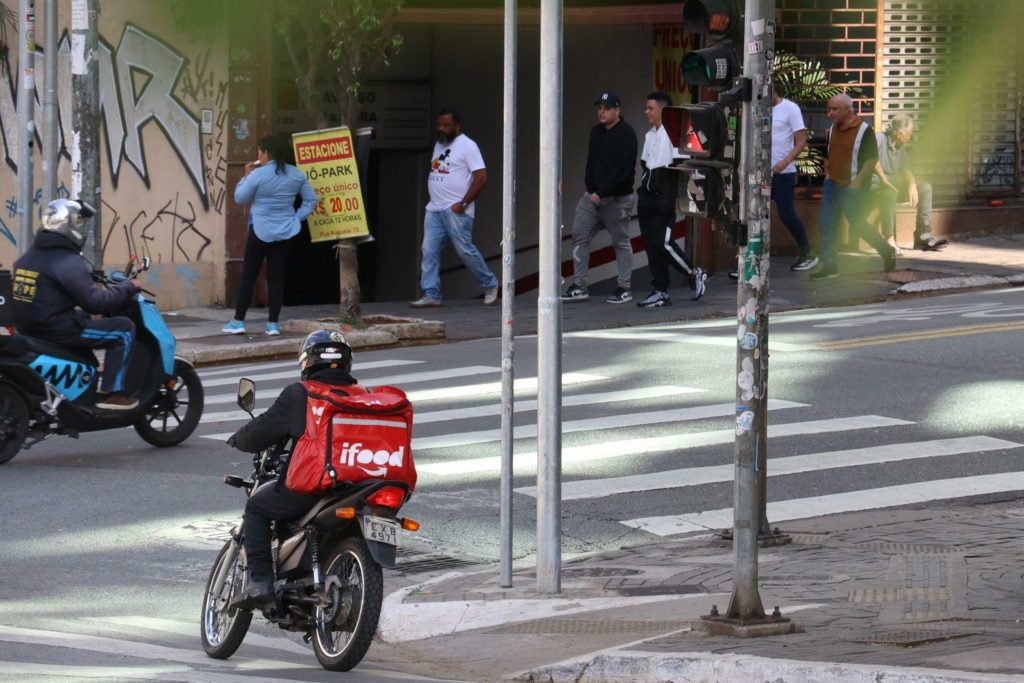 JOTA Principal: Flávio Bolsonaro tenta se explicar de novo e reitera que dinheiro de Vorcaro ia só para filme 9