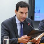 Relator da PEC 6×1 defende início dos dois dias de folga semanal já em 2026