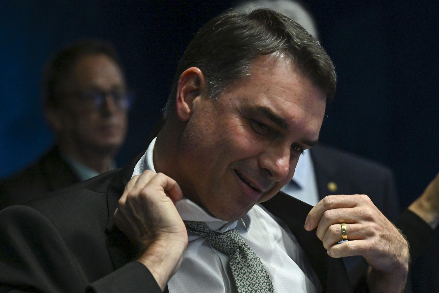 Moraes manda PF ouvir Flávio Bolsonaro em 28/7 por acusação de calúnia contra Lula
