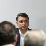 JOTA Principal: Flávio Bolsonaro tenta retomar rédeas de pré-campanha, que segue a reboque de Vorcaro