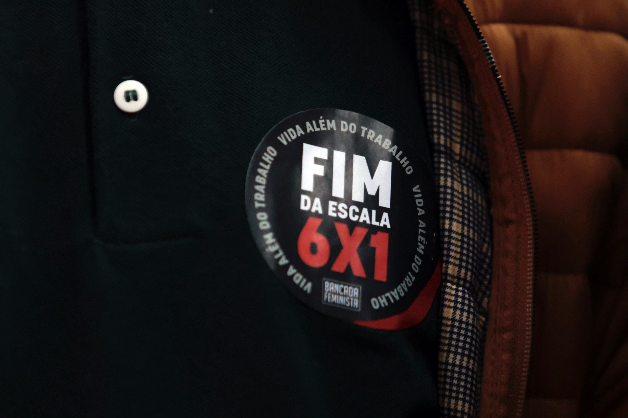 Liminar manda governo federal suspender impulsionamento de publicidade sobre escala 6×1
