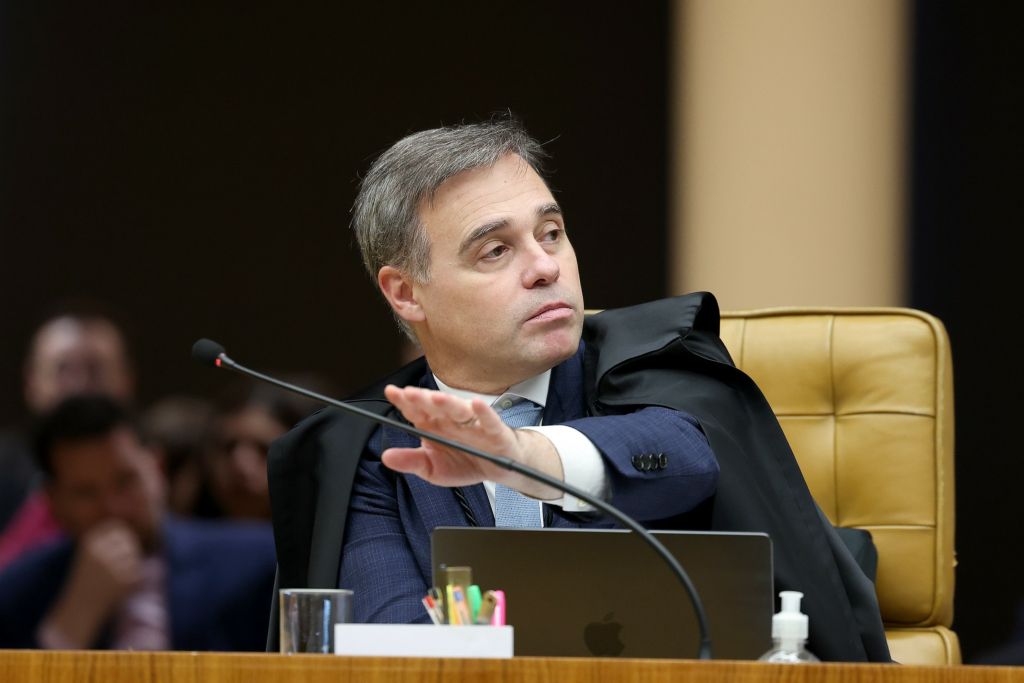 De criptomoedas a aeronaves: Mendonça bloqueia bens em apuração sobre fraude na previdênci