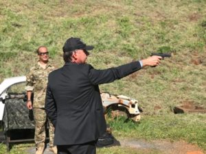 jair bolsonaro; arma; defesa; prisão domiciliar