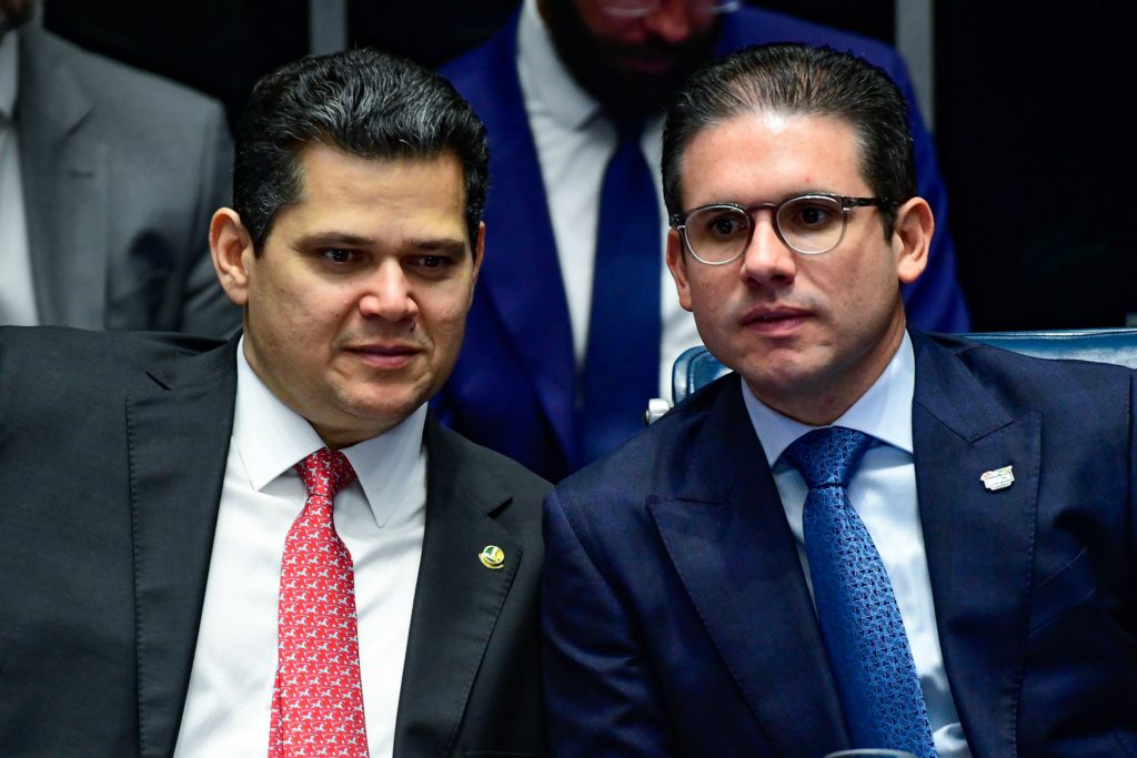 Alcolumbre conta com 6×1 e traições até no PL para se reeleger; Motta anuncia ‘blocão’