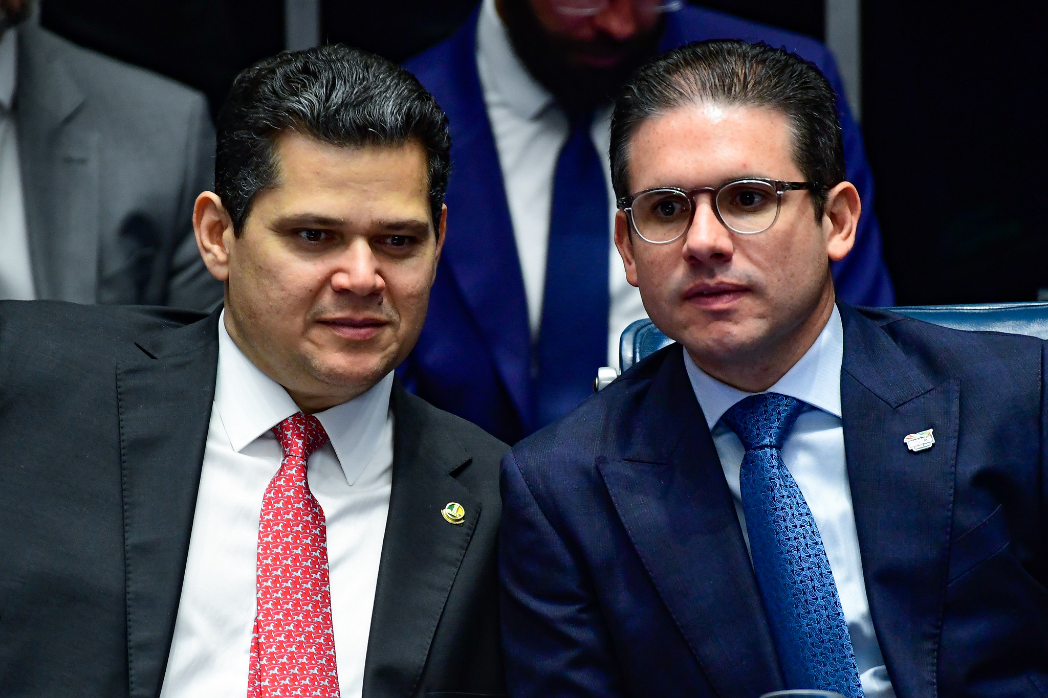 Alcolumbre nega repasse de Vorcaro, e Motta confirma hospedagem paga pelo ex-banqueiro