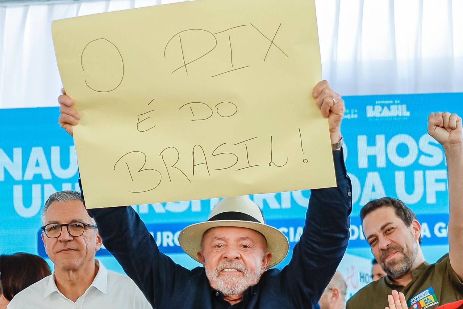Genial/Quest: Lula avança entre independentes e abre vantagem sobre Flávio Bolsonaro