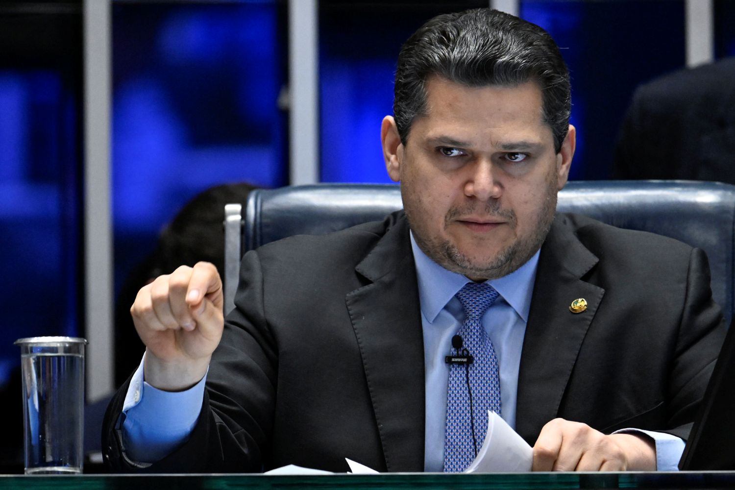 Chamado de ‘inimigo dos trabalhadores’, Alcolumbre diz que não irá tolerar intimidação