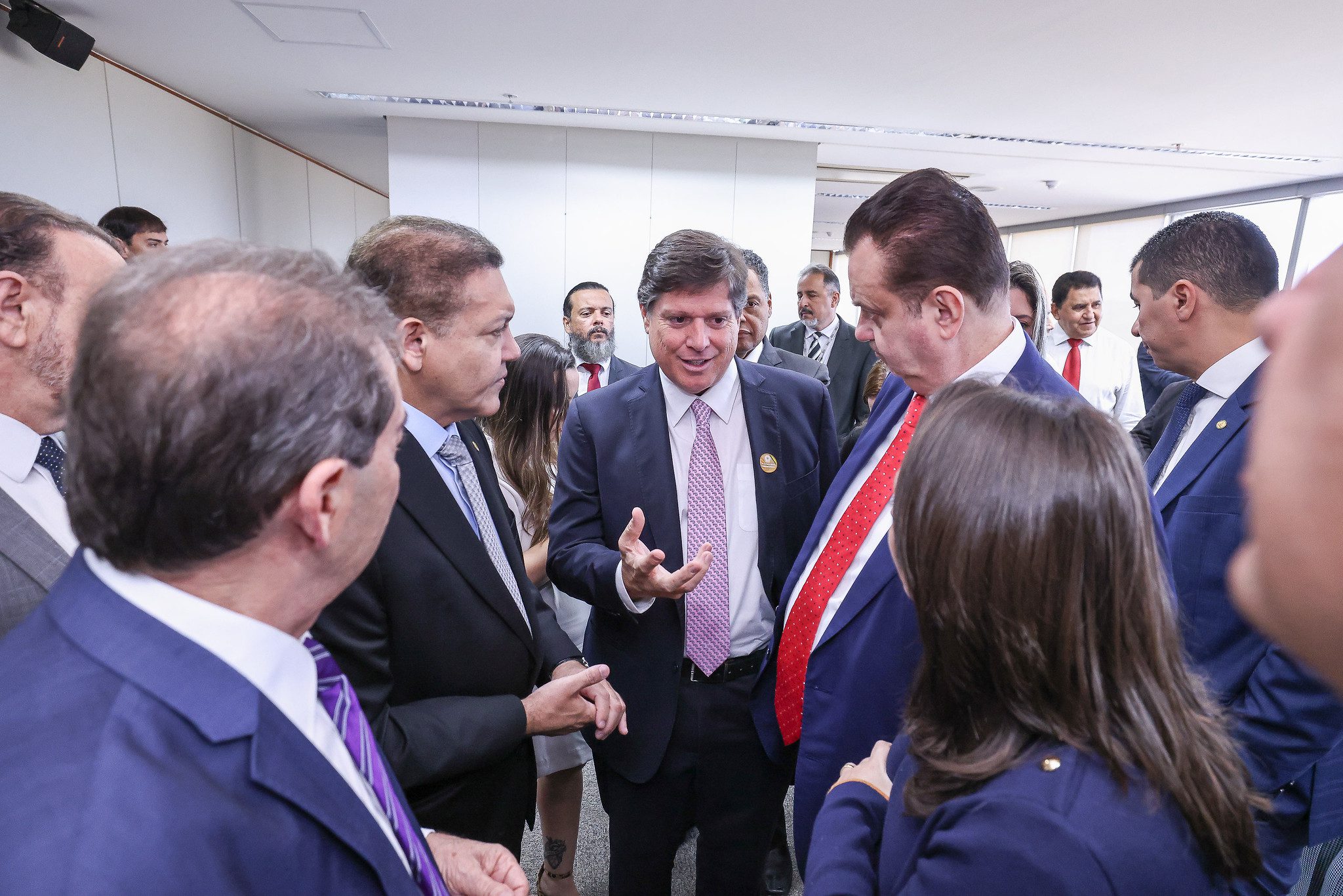 Partidos se comprometem no TSE a usar IA de modo responsável