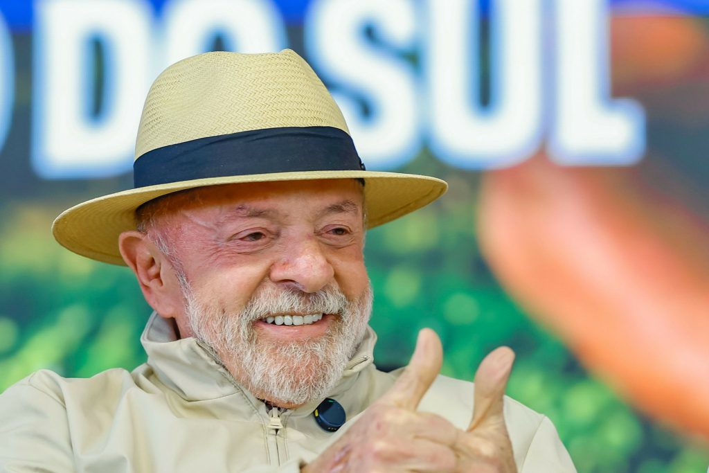 Lula volta a ter mais imagem positiva que negativa e avança em ranking liderado por Bukele