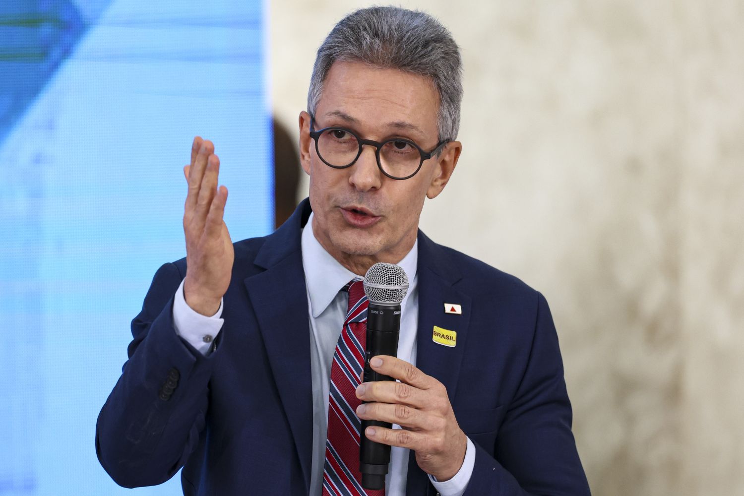 Zema propõe privatizações, saída do BRICS e flexibilização da CLT