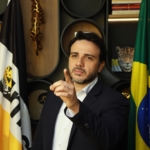 Quem é Renan Santos, candidato à Presidência que fundou MBL e aposta em ideias radicais