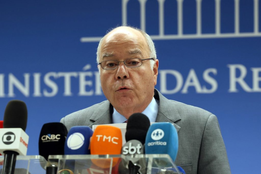 JOTA Principal: Governo rebate novo tarifaço com adjetivos severos enquanto calcula respos