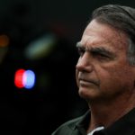 Bolsonaro pede suspensão da execução da pena e desiste 3 horas depois