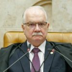 Fachin encaminha ofício à PF e diz que investigação de ministros deve ser enviada à presidência
