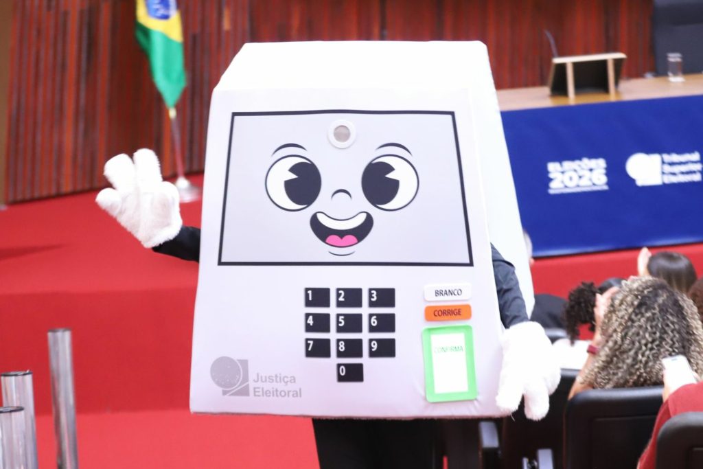JOTA Principal: Flávio cita dado falso sobre urna eletrônica em meio a obstáculos em articulações