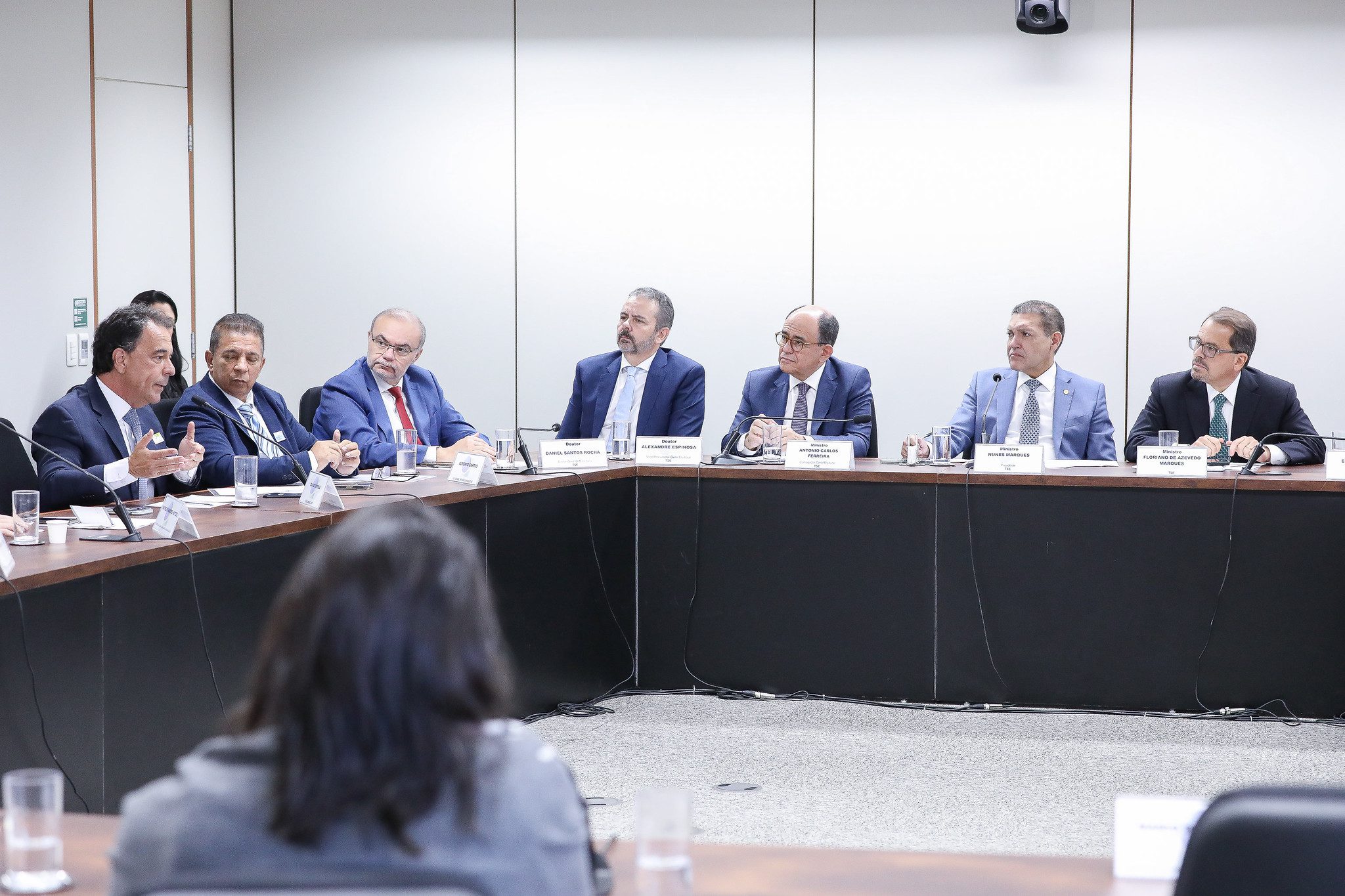 Selo do TSE para pesquisa eleitoral gera divergência entre institutos