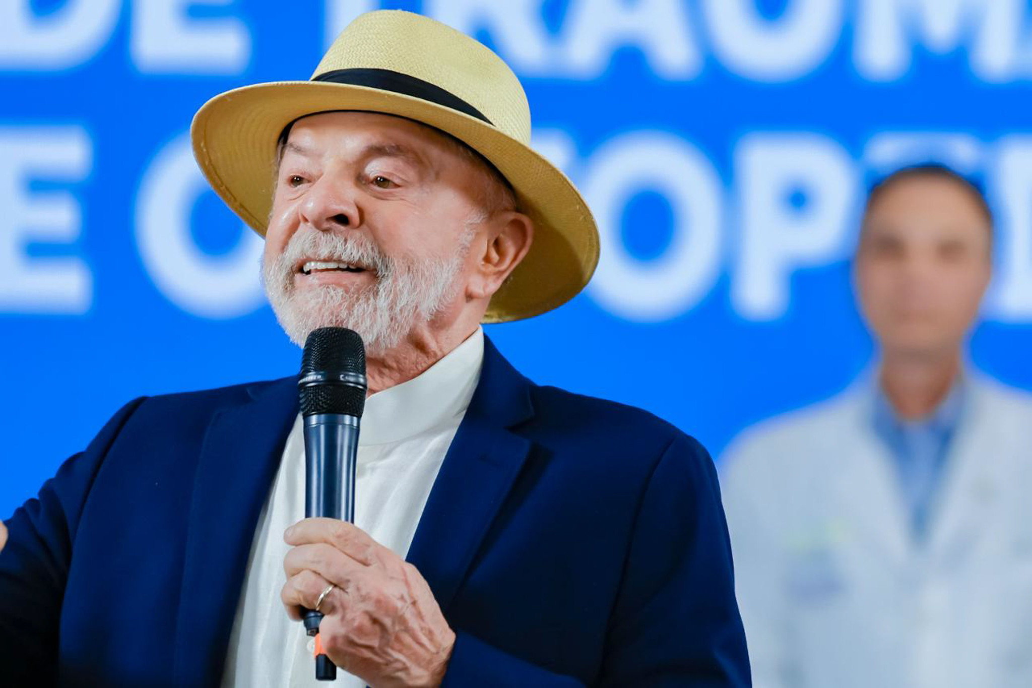 Com Lula presente, PDT oficializa apoio à reeleição do petista em convenção