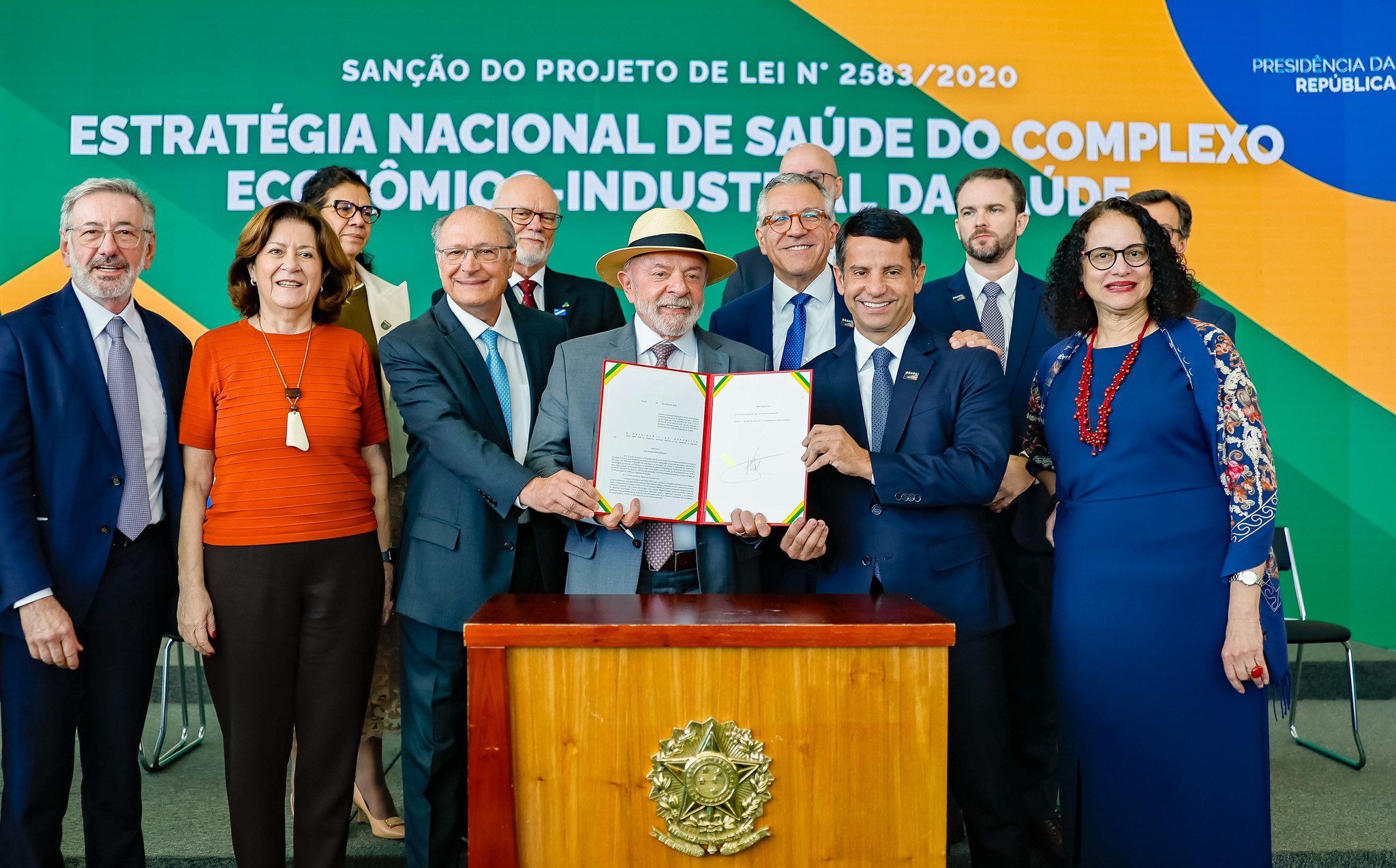Lula sanciona lei do Complexo Econômico-Industrial da Saúde